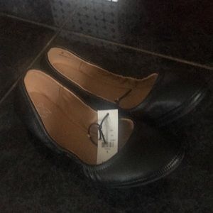 Black flat shoes